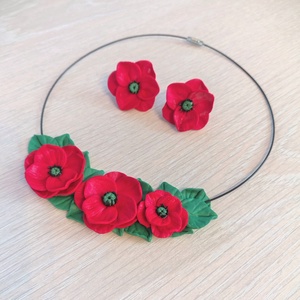 Set bijuterii handmade cu maci rosii,Colier floral pe sarma si cercei stud din Fimo - Artynos.ro