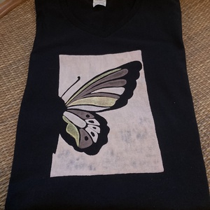 Tricou dama, negru pictat manual, model fluture, marime S, 100% bumbac - îmbrăcăminte și modă - haine damă - tricou și top de damă - Artynos.ro
