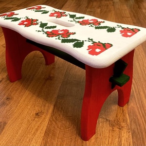 Taburet lemn pictat manual motive traditionale romanesti alb cu verde, 38x19x21 cm - casă & stil de viață - mobilier artizanal - scaune, taburete, fotolii - Artynos.ro