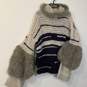 Pulover modern cu gluga, unicat, model deosebit, o combinatie de fir gros cu un material pretios., Imbracaminte si moda, Haine dama, Bluze dama, Crosetat, ARTYNOS