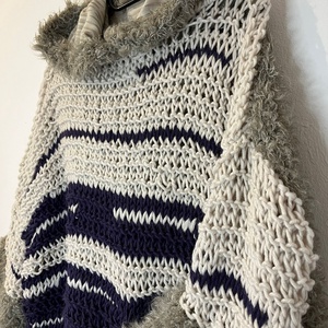 Pulover modern cu glugă, unicat, model deosebit, o combinație de fir gros cu un material pretios. - îmbrăcăminte și modă - haine damă - bluze damă - Artynos.ro