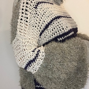 Pulover modern cu glugă, unicat, model deosebit, o combinație de fir gros cu un material pretios. - îmbrăcăminte și modă - haine damă - bluze damă - Artynos.ro