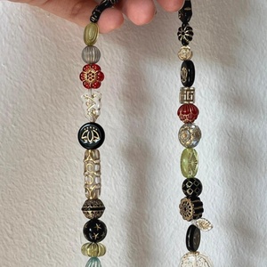 Lanț handmade din mărgele acrilice aurii în stil baroc. - bijuterii - coliere - coliere din mărgele - Artynos.ro