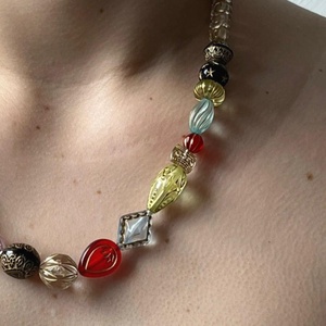 Lanț handmade din mărgele acrilice aurii în stil baroc. - bijuterii - coliere - coliere din mărgele - Artynos.ro