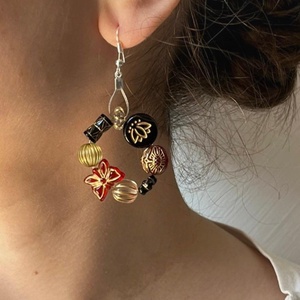 Cercei hoops Rhandmade din margele acrilice in relief in stil baroc., Bijuterii, Cercei, Cercei din margele, , ARTYNOS