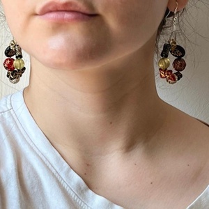 Cercei hoops Rhandmade din mărgele acrilice în relief în stil baroc. - bijuterii - cercei - cercei din mărgele - Artynos.ro