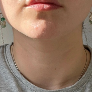 Cercei hoops handmade din mărgele tip perlă și pietricele naturale. - bijuterii - cercei - cercei din mărgele - Artynos.ro