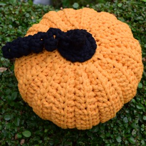 Dovleac mare crosetat (galben-lamaie-negru) pentru Halloween, , , Dovleac crosetat din fire de bumbac 4mm, umplut cu ziar (in interiorul panzei).
Greutate: intre 500..., ARTYNOS