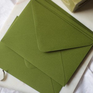 Plic verde muschi - C6 - 25 buc, , , Plic verde muschi.

Dimensiuni: 11,4 × 16,2 cm (C6), pentru invitatii A6 sau 10 x 15 cm.

25 de buc..., ARTYNOS