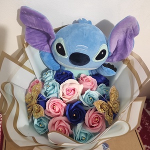 Buchet cu trandafiri de săpun parfumați și Stitch , Casă & Stil de viață, Accesorii pentru decorat casa, Suport de flori, Buchete de flori, Altele, Aranjament de flori, ARTYNOS