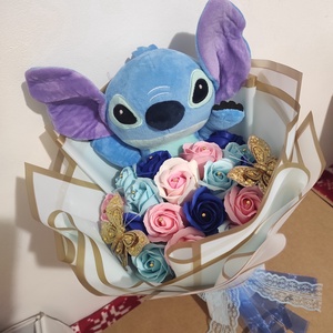 Buchet cu trandafiri de săpun parfumați și Stitch  - casă & stil de viață - accesorii pentru decorat casa - suport de flori - buchete de flori - Artynos.ro