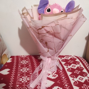 Buchet cu trandafiri de săpun curcubeu parfumați și Stitch  - casă & stil de viață - accesorii pentru decorat casa - suport de flori - buchete de flori - Artynos.ro