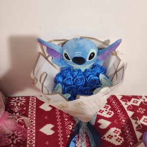 Buchet cu trandafiri de săpun albastru parfumați și Stitch  - casă & stil de viață - accesorii pentru decorat casa - suport de flori - buchete de flori - Artynos.ro