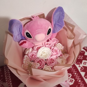 Buchet cu trandafiri de săpun parfumați și Stitch  - casă & stil de viață - accesorii pentru decorat casa - suport de flori - buchete de flori - Artynos.ro