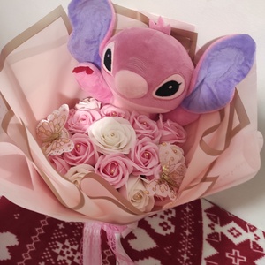 Buchet cu trandafiri de săpun parfumați și Stitch , Casă & Stil de viață, Accesorii pentru decorat casa, Suport de flori, Buchete de flori, Altele, Aranjament de flori, ARTYNOS