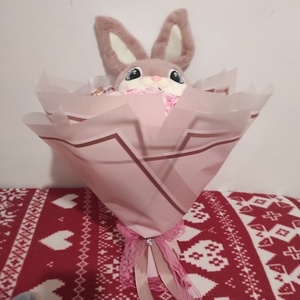 Buchet cu trandafiri de săpun parfumați și iepuras  - casă & stil de viață - accesorii pentru decorat casa - suport de flori - buchete de flori - Artynos.ro