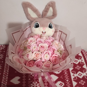 Buchet cu trandafiri de săpun parfumați și iepuras  - casă & stil de viață - accesorii pentru decorat casa - suport de flori - buchete de flori - Artynos.ro