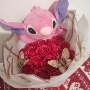 Buchet cu trandafiri de săpun parfumați și Stitch  - casă & stil de viață - accesorii pentru decorat casa - suport de flori - buchete de flori - Artynos.ro