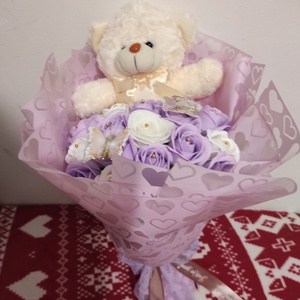 Buchet cu trandafiri de săpun parfumați și ursuleț  - casă & stil de viață - accesorii pentru decorat casa - suport de flori - buchete de flori - Artynos.ro