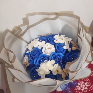 Buchet cu trandafiri de săpun parfumați și hortensii , Casă & Stil de viață, Accesorii pentru decorat casa, Suport de flori, Buchete de flori, Altele, Aranjament de flori, ARTYNOS