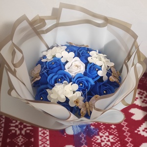 Buchet cu trandafiri de săpun parfumați și hortensii  - casă & stil de viață - accesorii pentru decorat casa - suport de flori - buchete de flori - Artynos.ro
