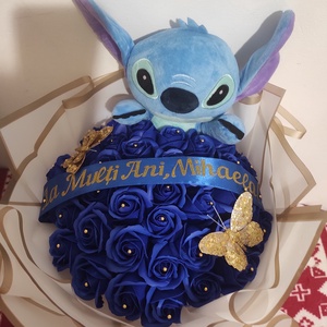 Buchet cu trandafiri de săpun parfumați, Stitch și banda text  - Artynos.ro
