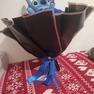 Buchet cu 101 trandafiri de săpun parfumați și stitch - casă & stil de viață - accesorii pentru decorat casa - suport de flori - buchete de flori - Artynos.ro