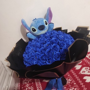 Buchet cu 101 trandafiri de săpun parfumați și stitch - casă & stil de viață - accesorii pentru decorat casa - suport de flori - buchete de flori - Artynos.ro