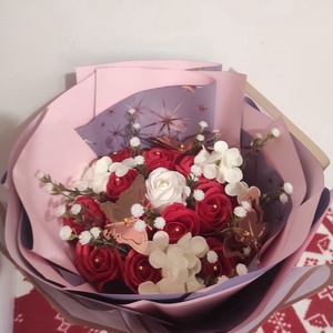 Buchet cu trandafiri de săpun parfumați   - casă & stil de viață - accesorii pentru decorat casa - suport de flori - buchete de flori - Artynos.ro