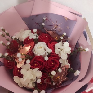 Buchet cu trandafiri de săpun parfumați   - casă & stil de viață - accesorii pentru decorat casa - suport de flori - buchete de flori - Artynos.ro