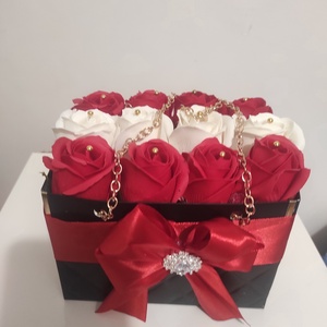 Aranjament cu trandafiri de săpun parfumați   - casă & stil de viață - accesorii pentru decorat casa - suport de flori - buchete de flori - Artynos.ro
