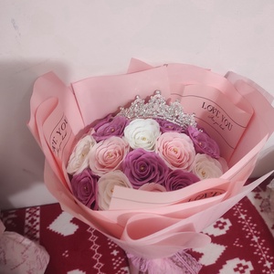 Buchet cu trandafiri de săpun parfumați premium și coronița , Casă & Stil de viață, Accesorii pentru decorat casa, Suport de flori, Buchete de flori, Altele, Aranjament de flori, ARTYNOS