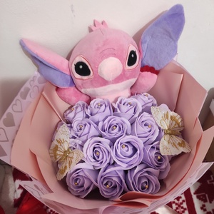 Buchet cu trandafiri de săpun parfumați și Stitch  - Artynos.ro