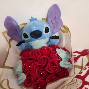 Buchet cu trandafiri de săpun parfumați și Stitch  - casă & stil de viață - accesorii pentru decorat casa - suport de flori - buchete de flori - Artynos.ro