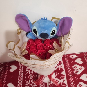 Buchet cu trandafiri de săpun parfumați și Stitch  - casă & stil de viață - accesorii pentru decorat casa - suport de flori - buchete de flori - Artynos.ro