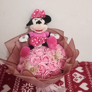 Buchet cu trandafiri de săpun parfumați și Minnie roz, Casă & Stil de viață, Accesorii pentru decorat casa, Suport de flori, Buchete de flori, Altele, Aranjament de flori, ARTYNOS