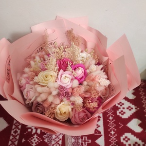 Buchet cu trandafiri de săpun parfumați și plante uscate , Casă & Stil de viață, Accesorii pentru decorat casa, Suport de flori, Buchete de flori, Altele, Aranjament de flori, ARTYNOS