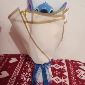 Buchet cu trandafiri de săpun parfumați și Stitch  - casă & stil de viață - accesorii pentru decorat casa - suport de flori - buchete de flori - Artynos.ro