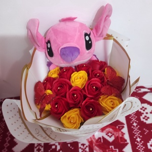 Buchet cu trandafiri de săpun parfumați și Stitch , Casă & Stil de viață, Accesorii pentru decorat casa, Suport de flori, Buchete de flori, Altele, Aranjament de flori, ARTYNOS