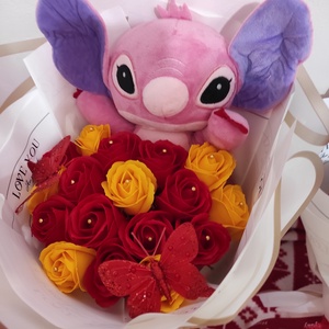 Buchet cu trandafiri de săpun parfumați și Stitch  - casă & stil de viață - accesorii pentru decorat casa - suport de flori - buchete de flori - Artynos.ro