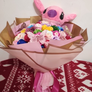Buchet cu trandafiri de săpun parfumați și Stitch  - casă & stil de viață - accesorii pentru decorat casa - suport de flori - buchete de flori - Artynos.ro