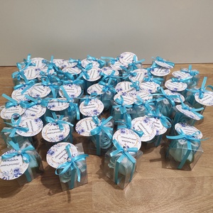 Marturii nunta sau botez cu trandafiri de săpun parfumați in cutiuțe de acetofan cu fundițe și eticheta personalizata   -  - Artynos.ro
