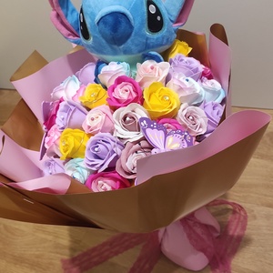 Buchet cu 51 trandafiri de săpun parfumați și Stitch , Casă & Stil de viață, Accesorii pentru decorat casa, Suport de flori, Buchete de flori, Altele, Aranjament de flori, ARTYNOS