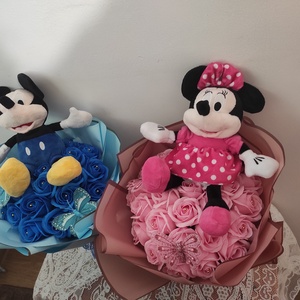 Buchet cu 25 trandafiri de săpun parfumați și Minnie/Mickey mouse  - casă & stil de viață - accesorii pentru decorat casa - suport de flori - buchete de flori - Artynos.ro