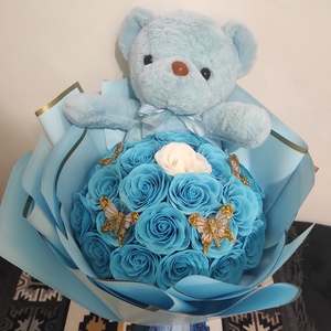 Buchet cu 25 trandafiri de săpun parfumați premium și ursulet - Artynos.ro