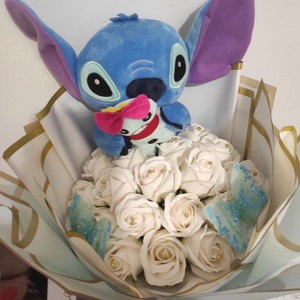 Buchet cu trandafiri de săpun parfumați și Stitch , Casă & Stil de viață, Accesorii pentru decorat casa, Suport de flori, Buchete de flori, Altele, Aranjament de flori, ARTYNOS