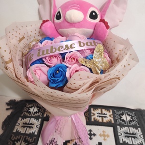 Buchet cu trandafiri de săpun parfumați și Stitch  - casă & stil de viață - accesorii pentru decorat casa - suport de flori - buchete de flori - Artynos.ro