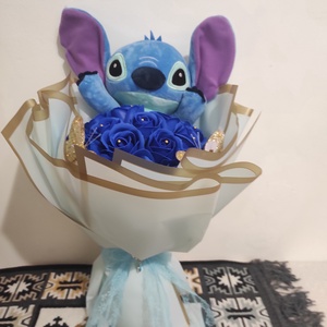 Buchet cu trandafiri de săpun parfumați și Stitch  - casă & stil de viață - accesorii pentru decorat casa - suport de flori - buchete de flori - Artynos.ro