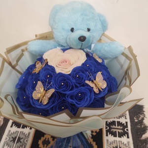 Buchet cu trandafiri de săpun parfumați și ursulet  - casă & stil de viață - accesorii pentru decorat casa - suport de flori - buchete de flori - Artynos.ro
