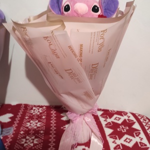 Buchet cu trandafiri de săpun parfumați și Stitch cu banda Te iubesc Bianca! - casă & stil de viață - accesorii pentru decorat casa - suport de flori - buchete de flori - Artynos.ro